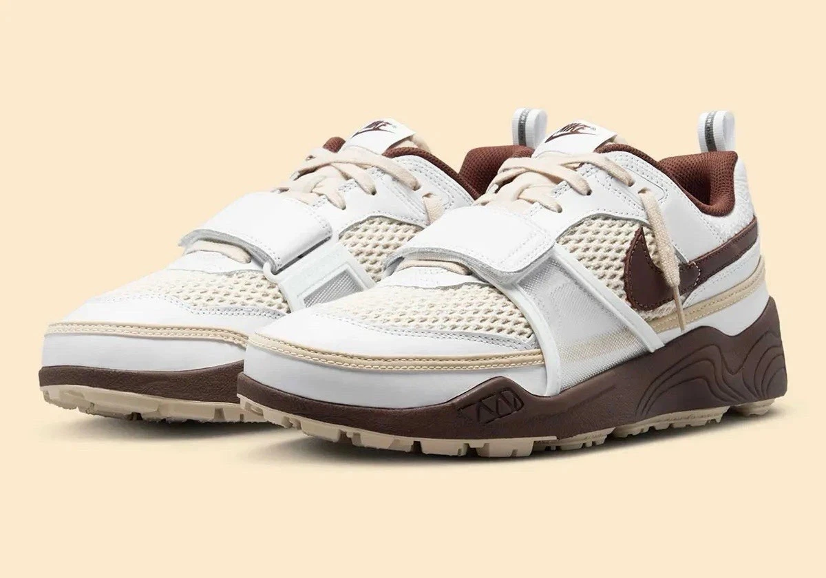 Preços baixos em Nike Travis Scott x Zoom Field Jaxx Light