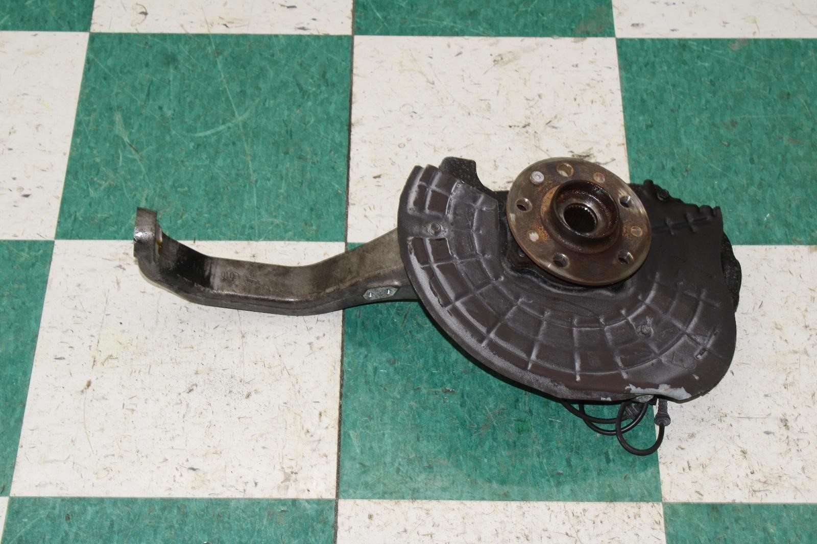 14-17 Ghibli 3.0L AWD Twin Turbo Passenger RH RF R Front Spindle Bearing Hub OEM