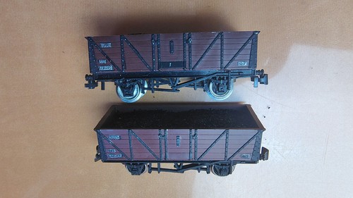 Rake of 2 Plank Wagons with Coal Loads. OO Gauge No reserve clearance items - Picture 3 of 5