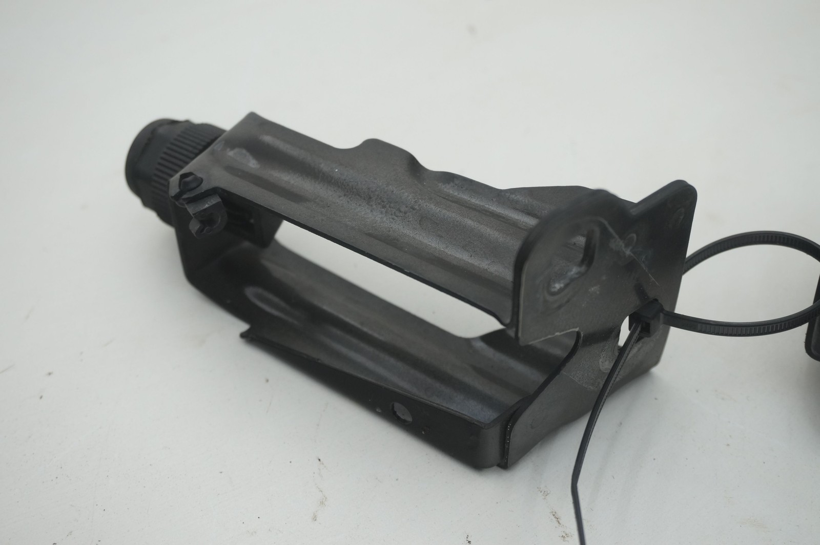 Set 2 Rear Engine Lid Bracket OEM 86495700 86495800 Ferrari 488 Spider 2017