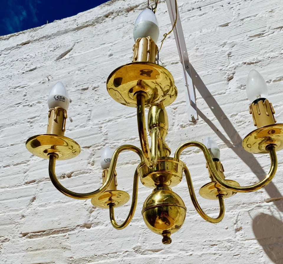 Pequeña araña holandesa flamenca antigua 5 luces de brazo latón estilo Williamsburg Foto 4 de 4