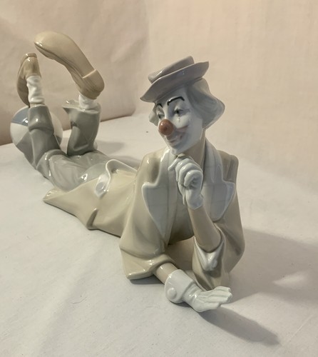 Lladro Reclining Clown With Beach Ball Figurine - Retired no box