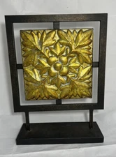 15.5" x 11.5" Metal Free Standing Display Decor Table Top Art Floral Leaf Design