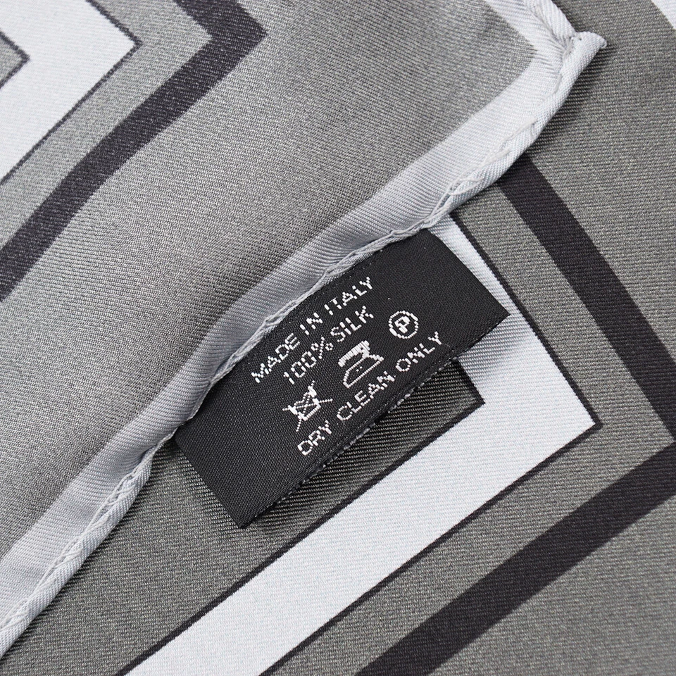 New $190 TOM FORD Gray-Green and Ice Blue Contrast Print Silk Pocket Square - Image 4 of 4