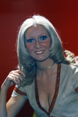Northern Irish singer Clodagh Rodgers posed backstage London 1969 4x6 Photo