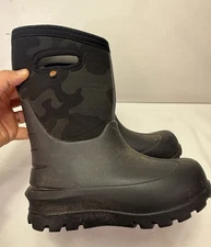 Bogs Neo Classic Black Camo Waterproof Snow Rain Boots  Pull On Youth Size 11