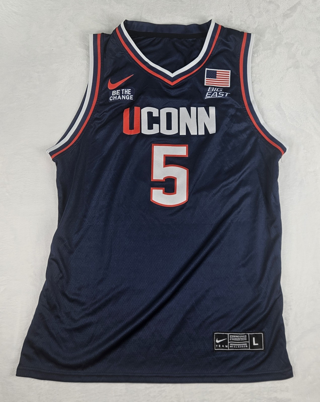 Paige Bueckers Signed Autographed UConn Huskies Jersey PSA Certified view 4