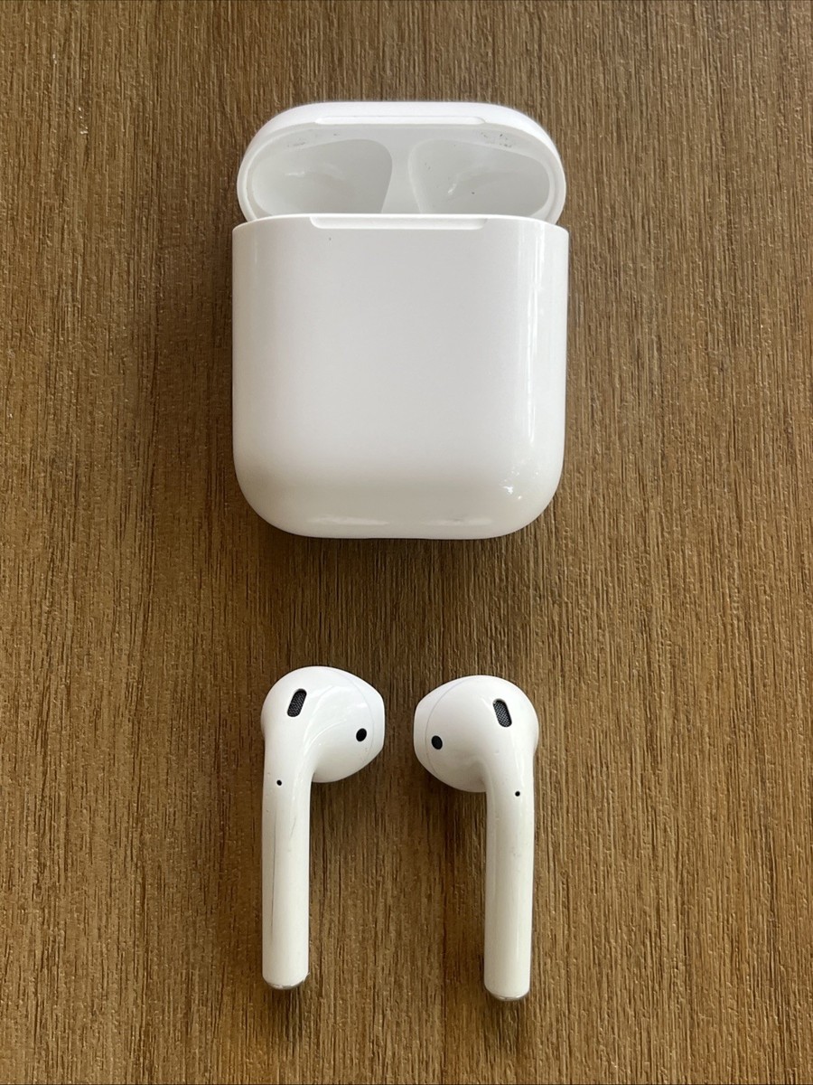 Apple AirPods 1st Gen A1523 Wireless Earbuds w/Charging Case