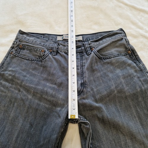 Pantalones de mezclilla GAP para hombre 30x32 negros calce recto tiro medio descolorido botón mosca - Imagen 11 de 12