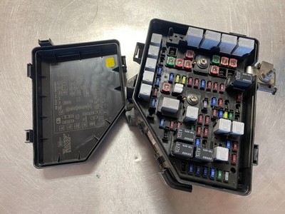2007 Cadillac SRX 3.6L V6 Fuse Box Junction Relay Unit 25787958 Module 