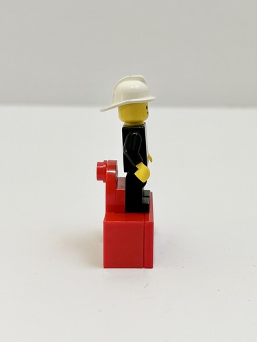 Lego Bricktober #3 Fire Chief Retro 1981 Minifigure with Magnet Stand - Picture 2 of 4