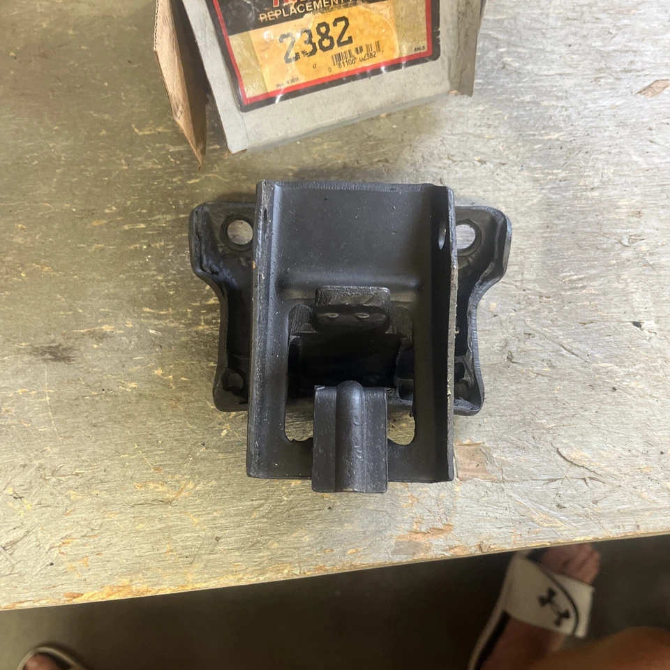 Anchor 2382 GM 1982-87 Left Motor Mount Fits V6 NEW NOS In Box - Image 2 of 3