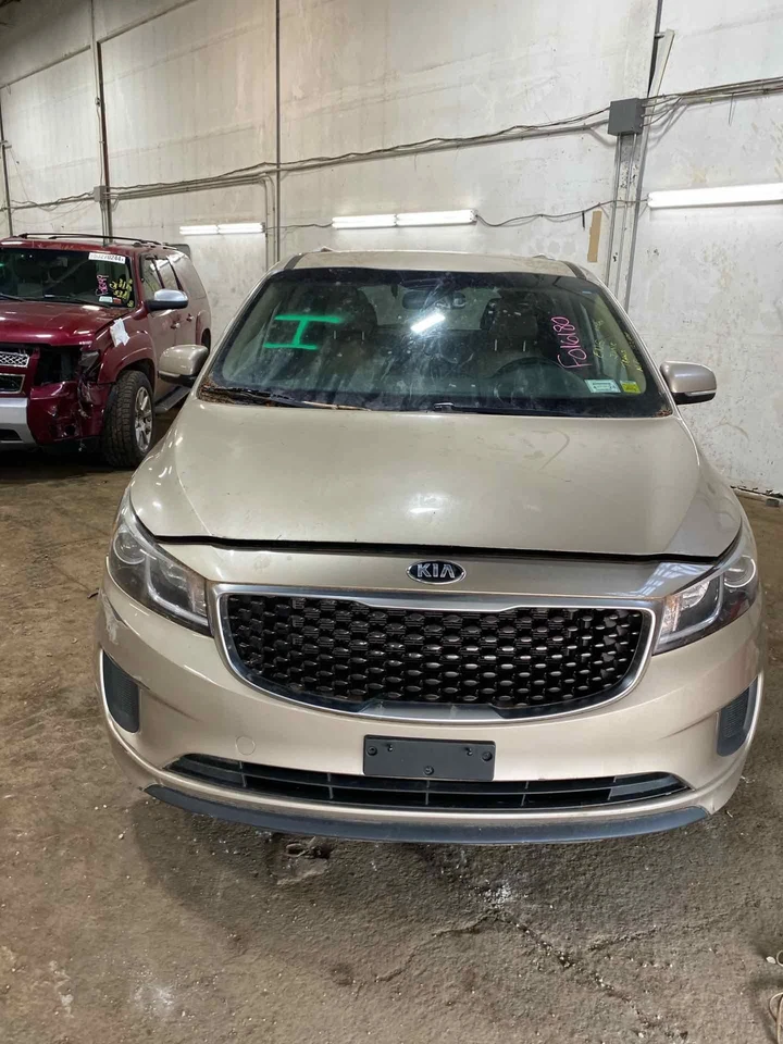 Used Air Cleaner Assembly fits: 2015 Kia Sedona  Grade A - Image 3 of 4