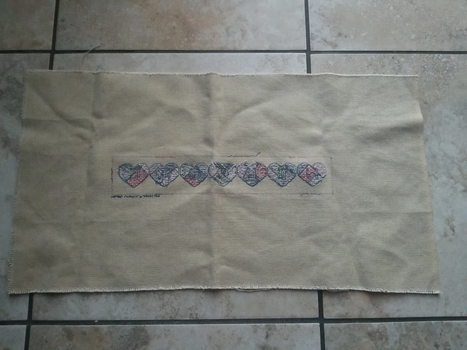 Punto de Cruz Bordado "Bienvenido" Corazones Cosidos con Amor Muestreador Multicolor  Foto 2 de 4