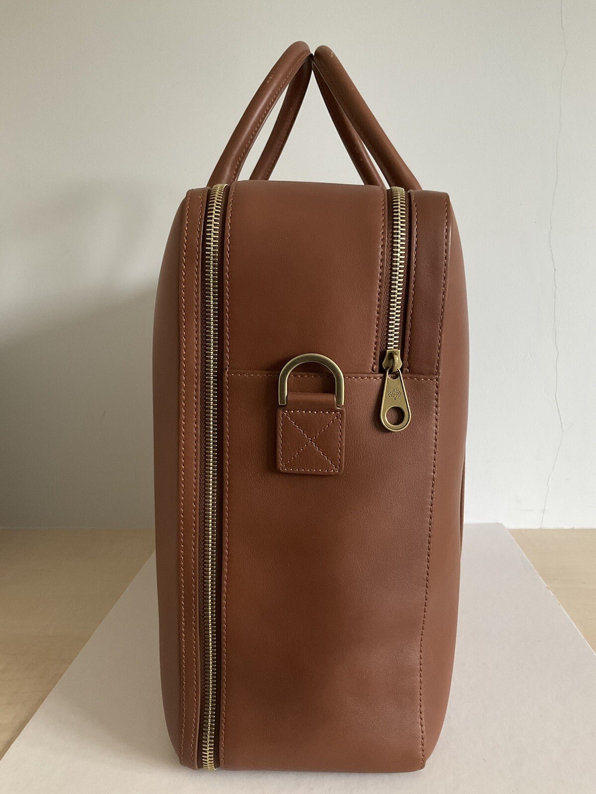 Mulberry Oak Calf Leather Matthew 24 Hour Mens Bag - Brand New And Unused image 4