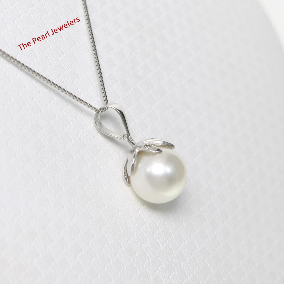 Colgante de perlas blancas - Fianza de garra de oro blanco de 14k con diamantes Foto 4 de 4