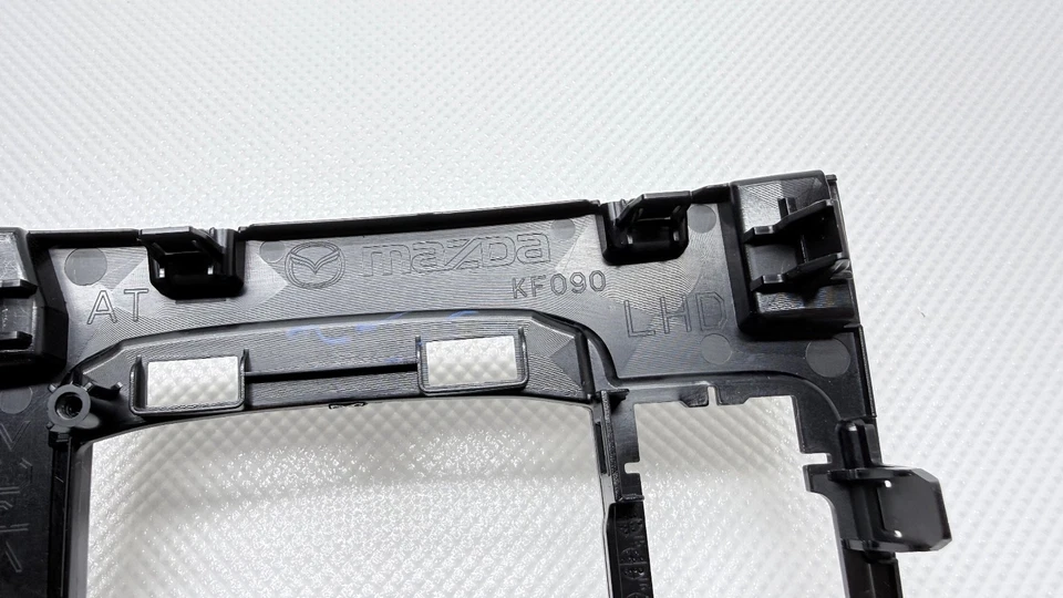 Оригинальная накладка на ободок переключателя передач для центральной консоли Mazda 3 2014–2018 годов выпуска BADF-64341 - Изображение 4 из 4