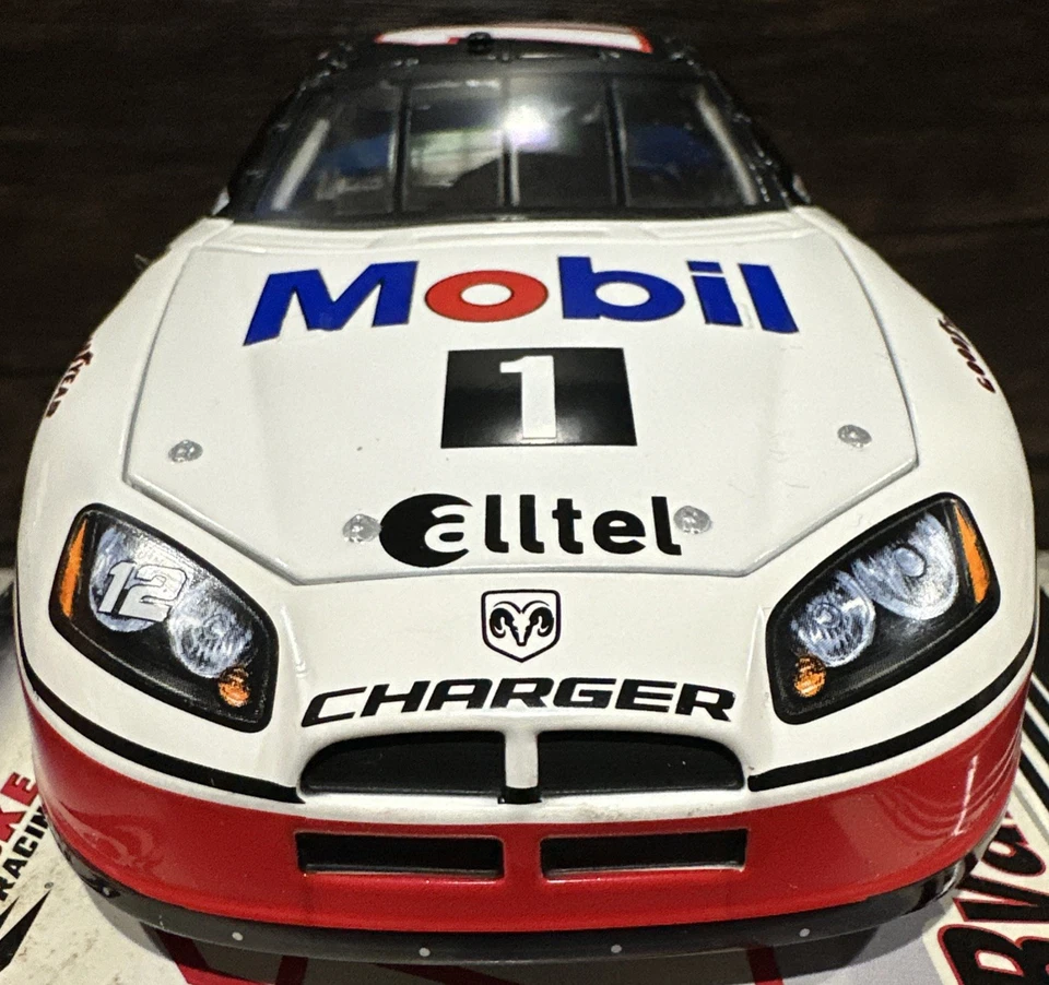 2007 Ryan Newman #12 Mobil 1 Dodge Charger 1:24 Action Nascar Diecast - Image 3 of 4