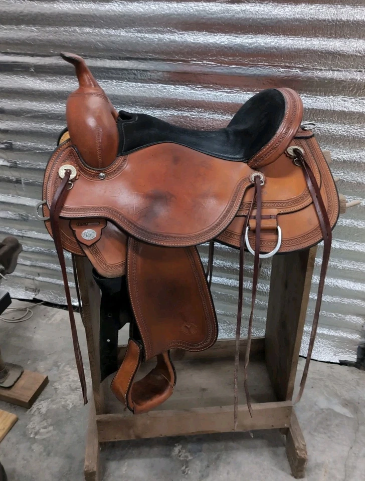 Circle Y Pioneer Flex2 Saddle 16inch Regular Tree - Image 1 of 4