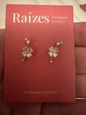 NWT Raízes Portuguese gold /Sterling silver Zirconia Carved MOP Clover earrings