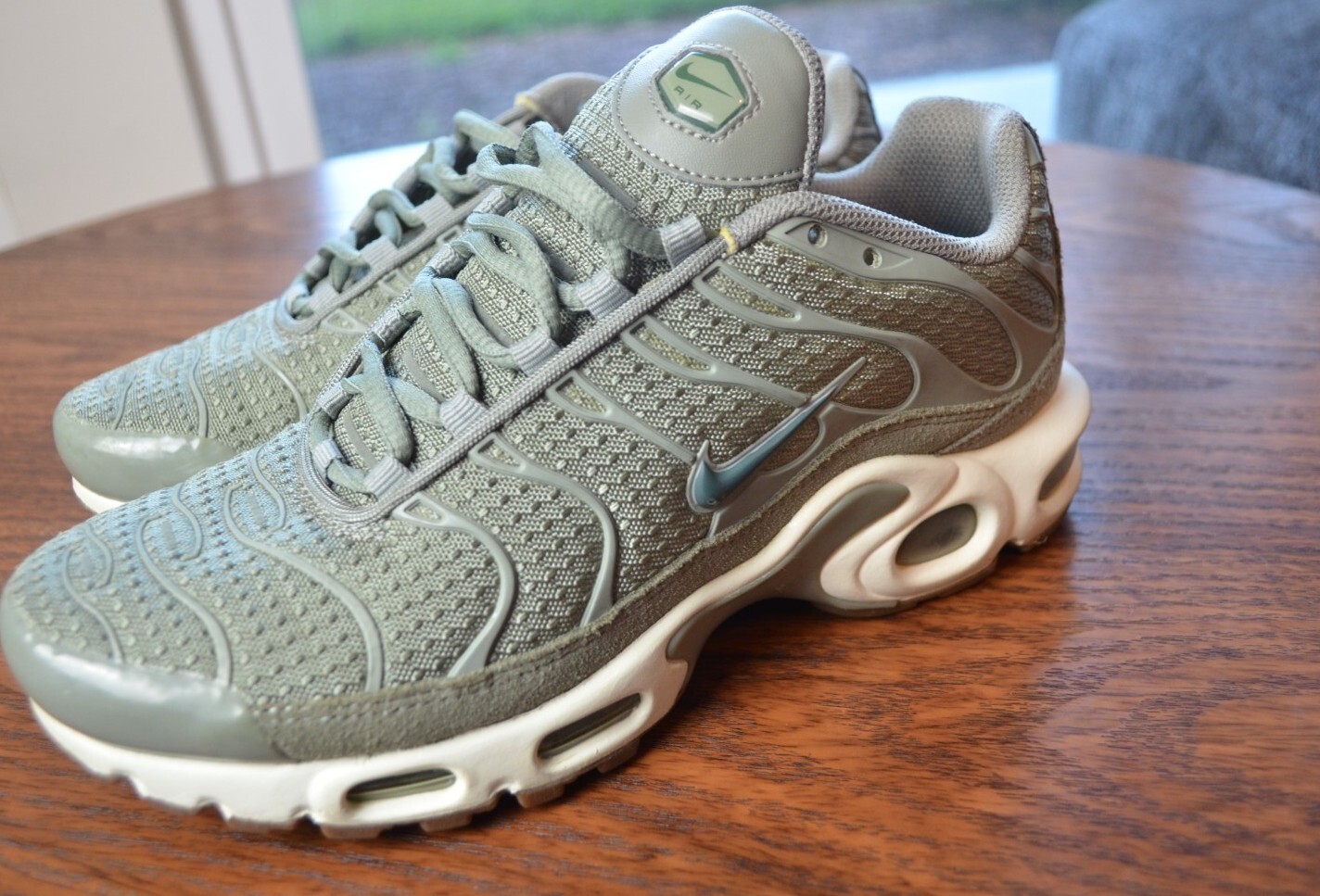 nike air max plus dark stucco