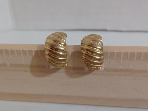 Vintage Ribbed Gold Tone Clip On Hoop Earrings Costume Jewlery Unique