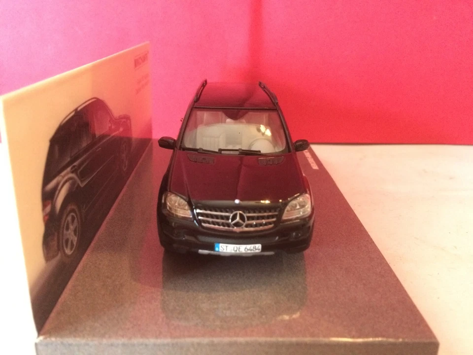 MINICHAMPS SUPERBE MERCEDES BENZ M KLASSE 1/43 NEUF BOITE E10 - Photo 3/4