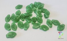 30 böhmische Glasperlen Blätter grün matt 12 mm aus Neu Gablonz (172/6)