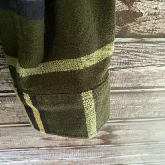 Duluth Trading Co. Men's Flannel Long-Sleeved Button-Down Shirt M Green Striped - Image 4 of 4