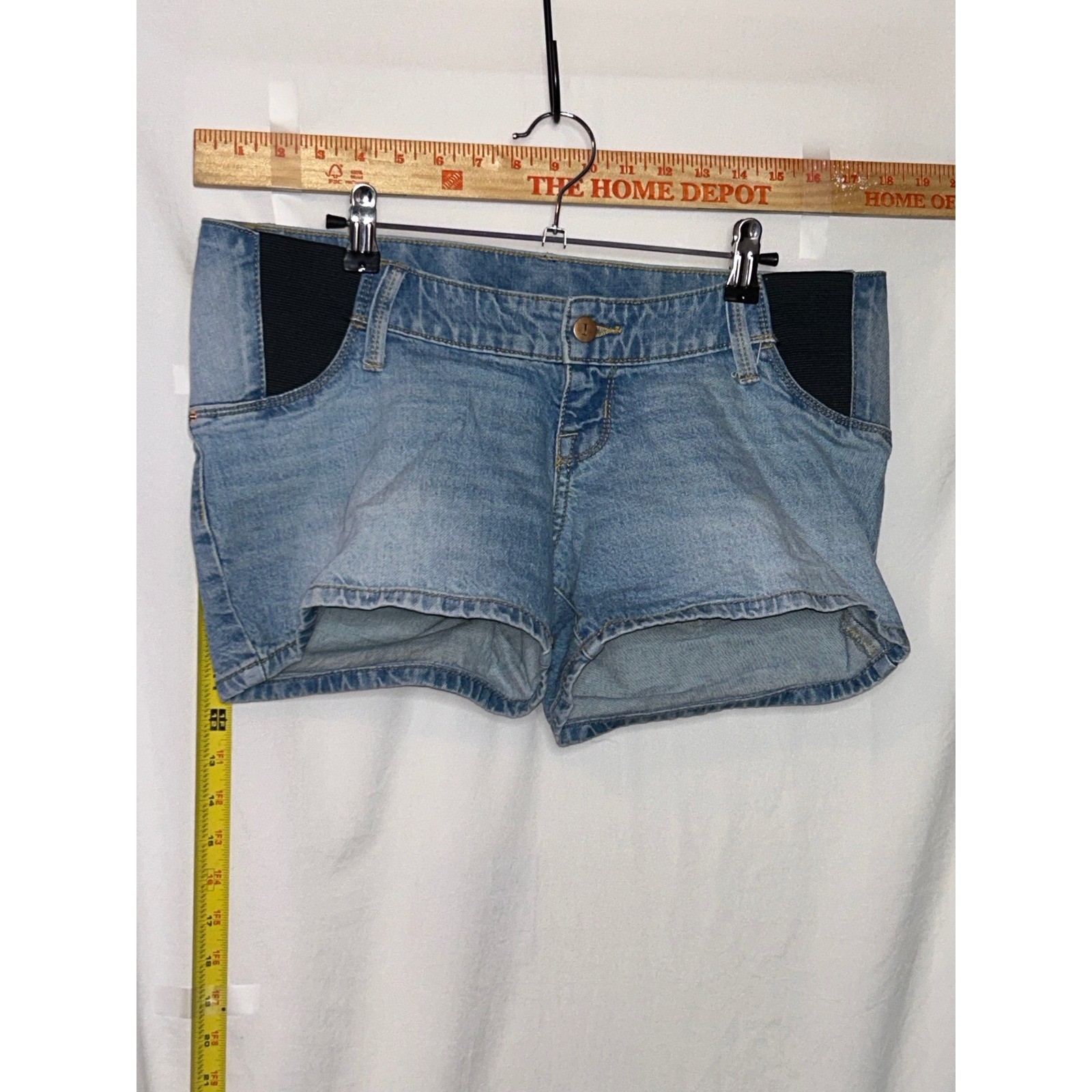 Isabel Maternity by Ingrid & Isabel Light Wash Midi Denim Shorts Size 2