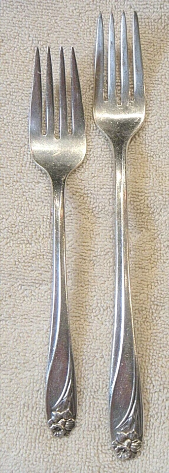 Cubiertos International Silver 1847 Rogers Bros. Daffodil Silver Plate Foto 4 de 4