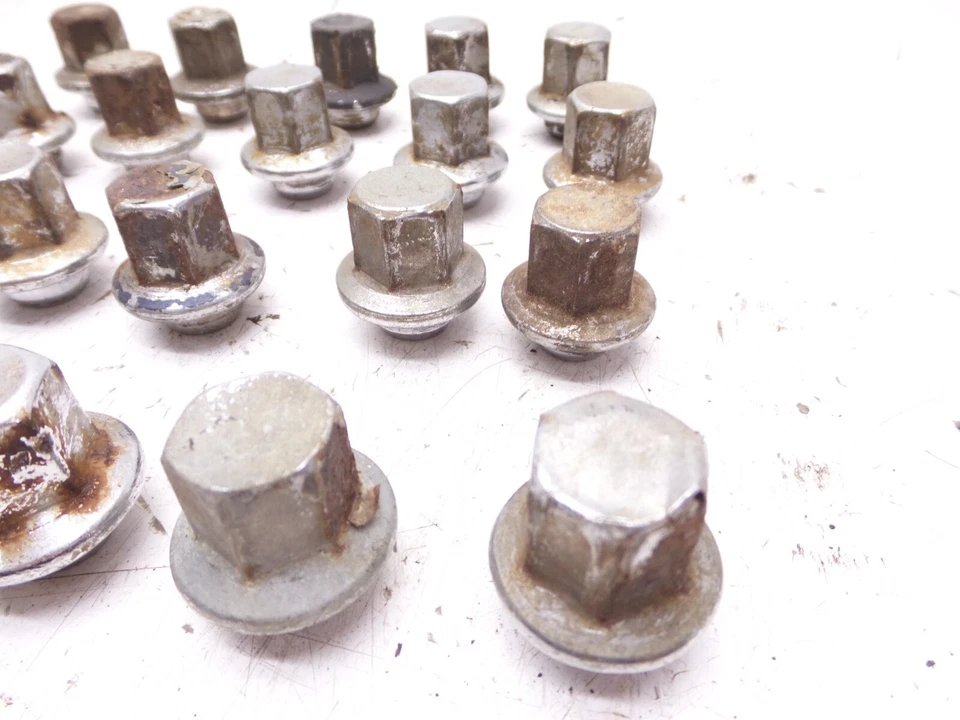 78-81 Camaro Firebird Trans Am Original N90 Copo de Nieve Juego de 20 Tuercas de Rueda Foto 2 de 4