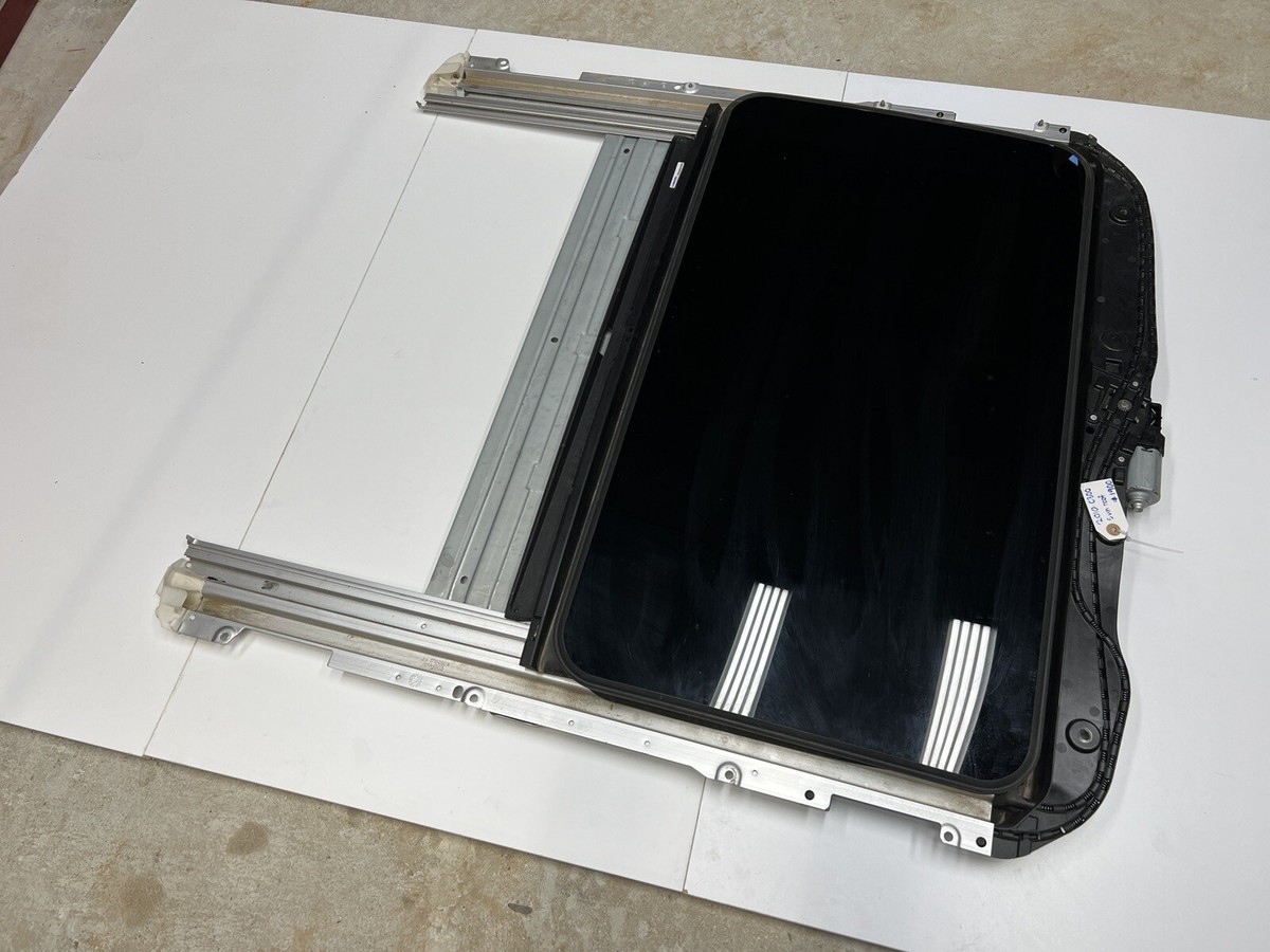 ⭐️2008-2014 Mercedes W204 C300 C63 Sunroof Sun Roof Glass Track