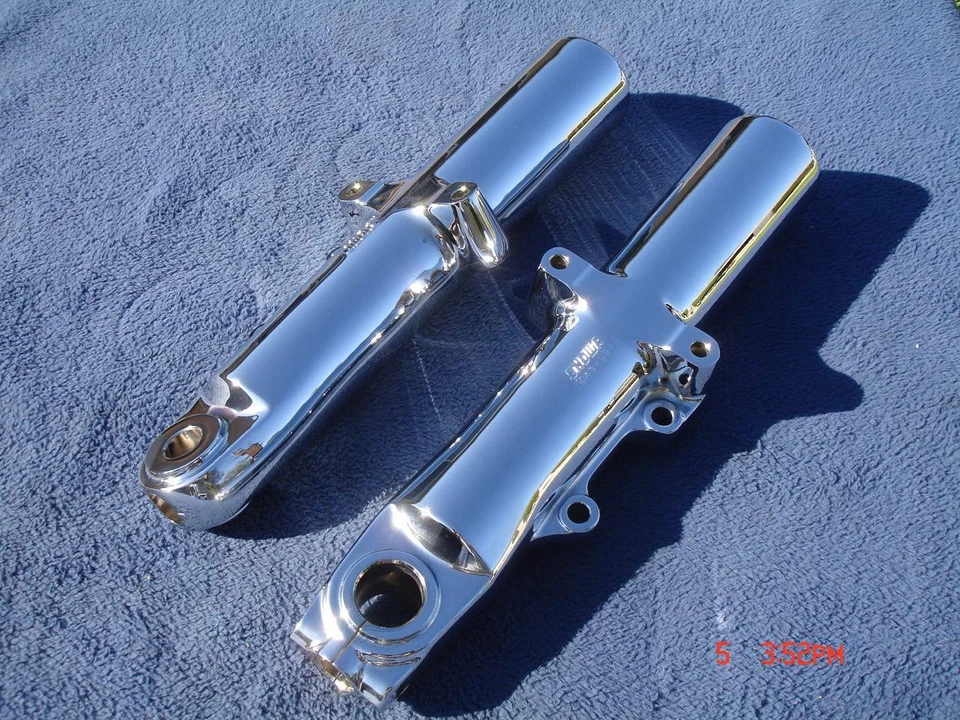 Pernas de garfo inferiores cromadas 14-up HARLEY 4 TriGlide Trike PN 45500200 Exchange Progra - Imagem 3 de 4