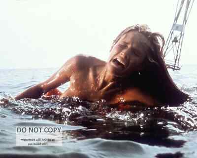 SUSAN BACKLINIE IN THE 1975 FILM ''JAWS'' - 8X10 PUBLICITY PHOTO (MW-831)