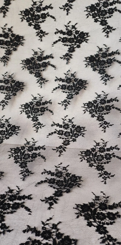 Tela de encaje francesa negra de lujo vintage patrón floral 59"x34" borde festoneado Foto 2 de 4