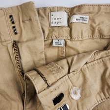 A New Day khaki Pants Womens 4 Tan Stretch High Rise Straight Hip and Thigh
