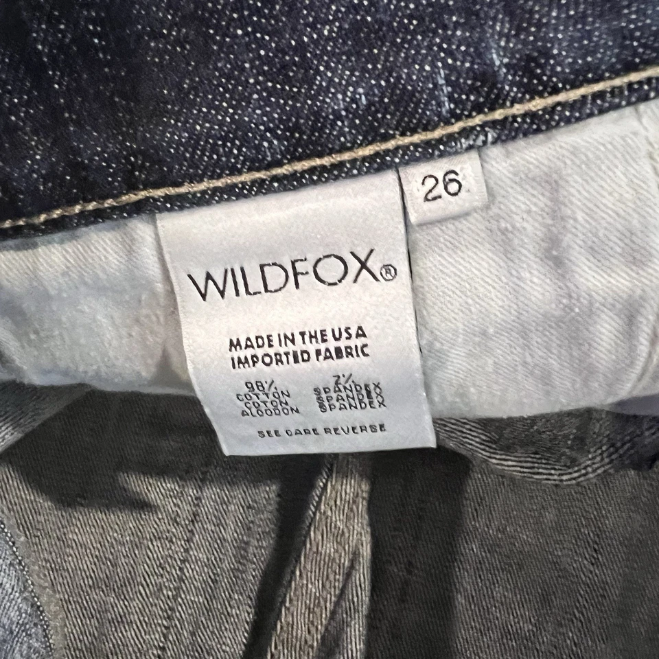 Pantalones cortos de mezclilla WILDFOX tiro bajo lavado oscuro dobladillo crudo corte talla 26 Foto 3 de 4