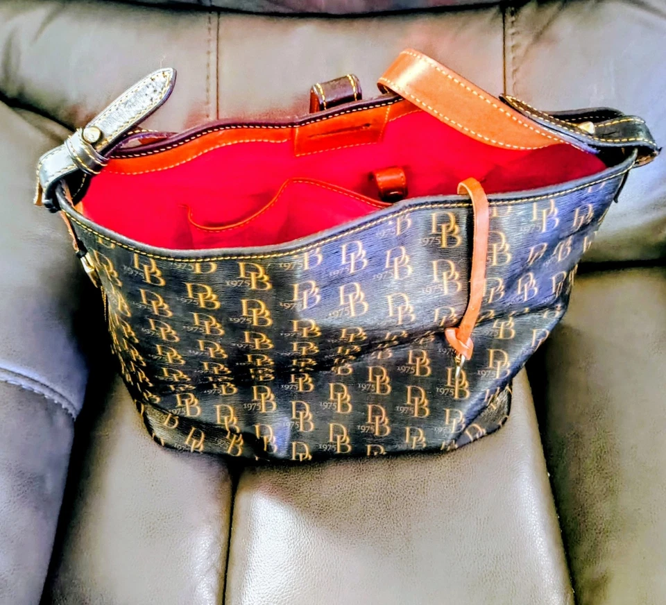 Dooney and Bourke Vintage Handbag. - Image 4 of 4