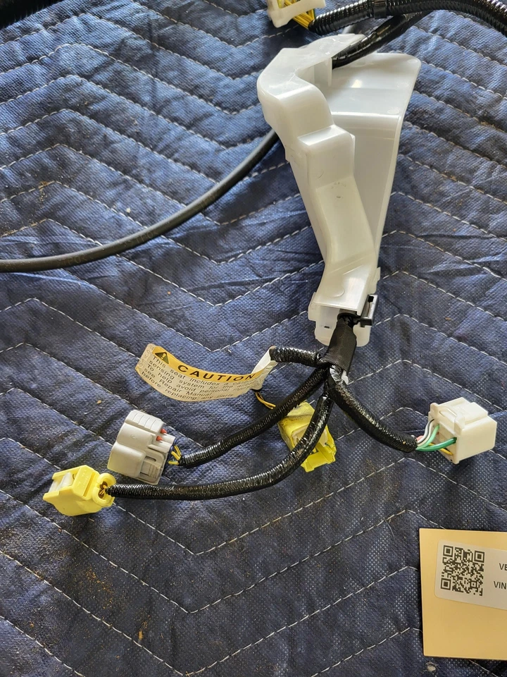 Arnés de cableado de piso de carrocería derecha Toyota Venza 2021 2,5 L usado OEM 821614DN30 21-22 Foto 3 de 4