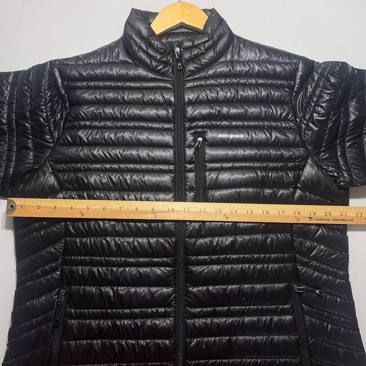 Patagonia Ultralight Down Jacket Womens XS black full zip Patagonia Ultralight Down Jacket Womens XS black full zip