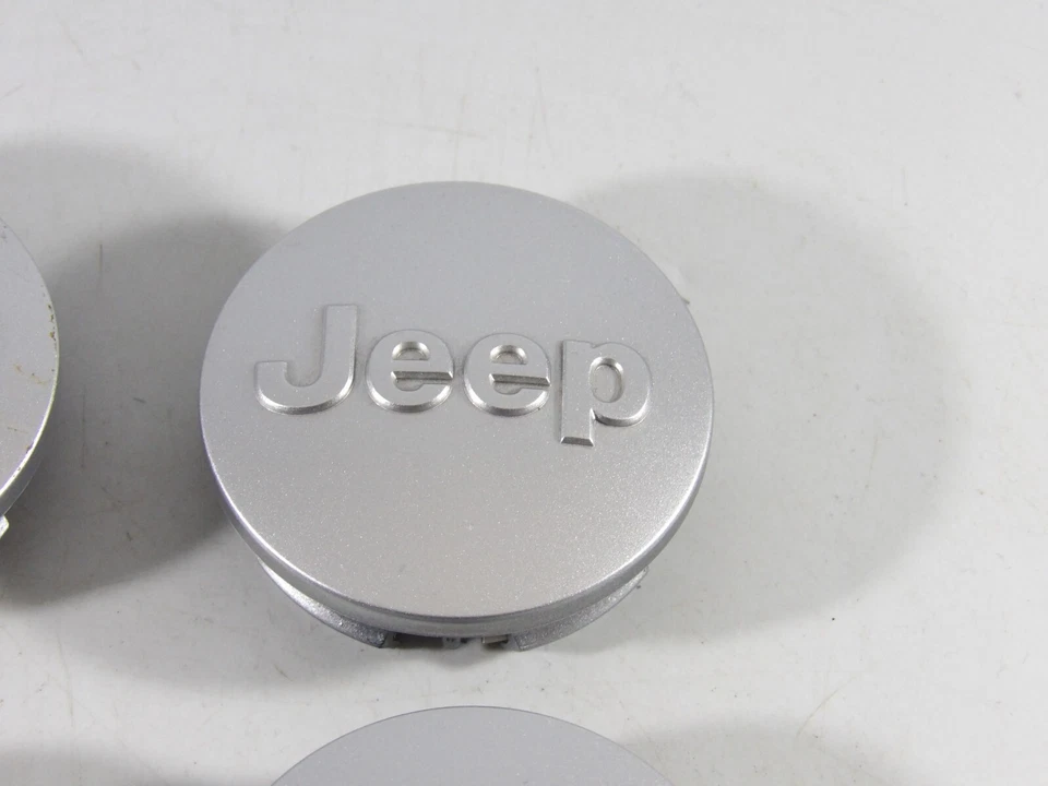 Juego de tapas centrales de rueda plateadas brillantes para Jeep Wrangler Grand Cherokee 2,5" 1LB77TRMAC Foto 3 de 4