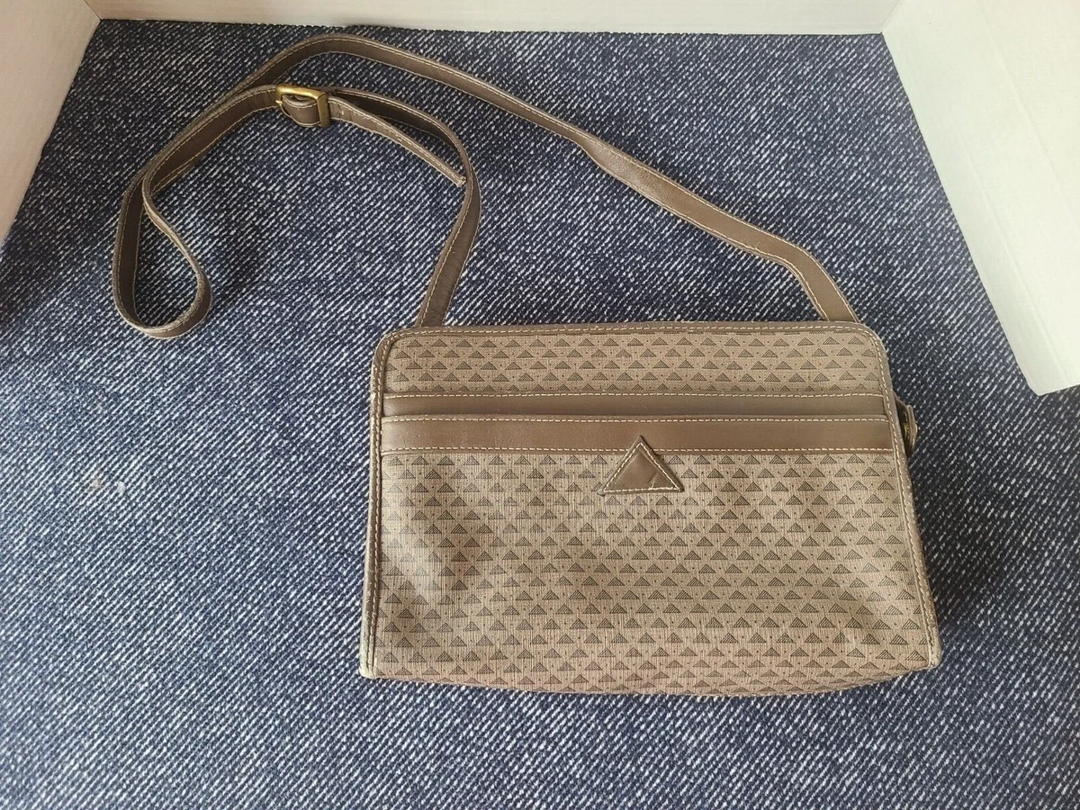 1980s Vintage Liz Claiborne Genuine Leather Cream Handbag | Handbag,  Leather, Cream handbags