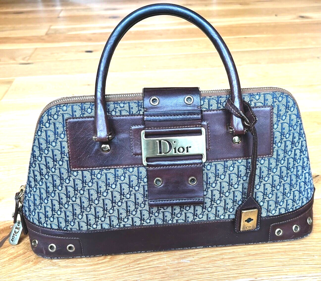 Sac à main trotteur chic Christian Dior Street bleu marine denim avec motif logo signature