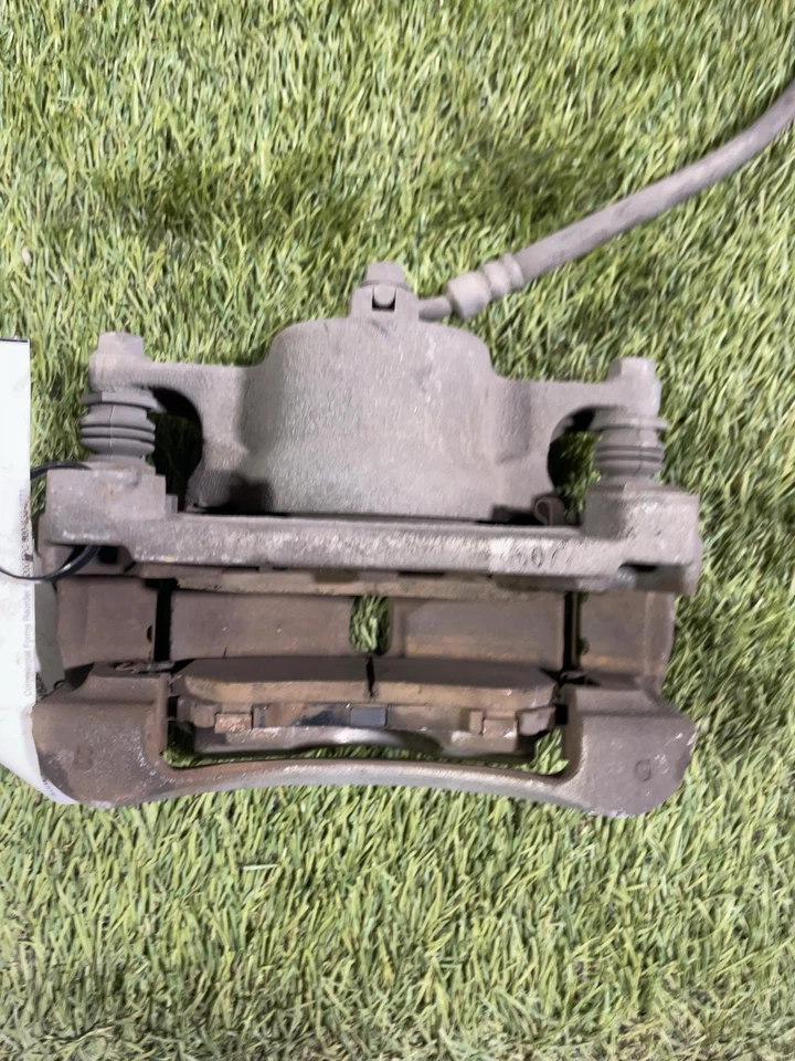 ✅ Pinza delantera derecha Nissan Rogue Sport 2022 OEM Foto 2 de 3