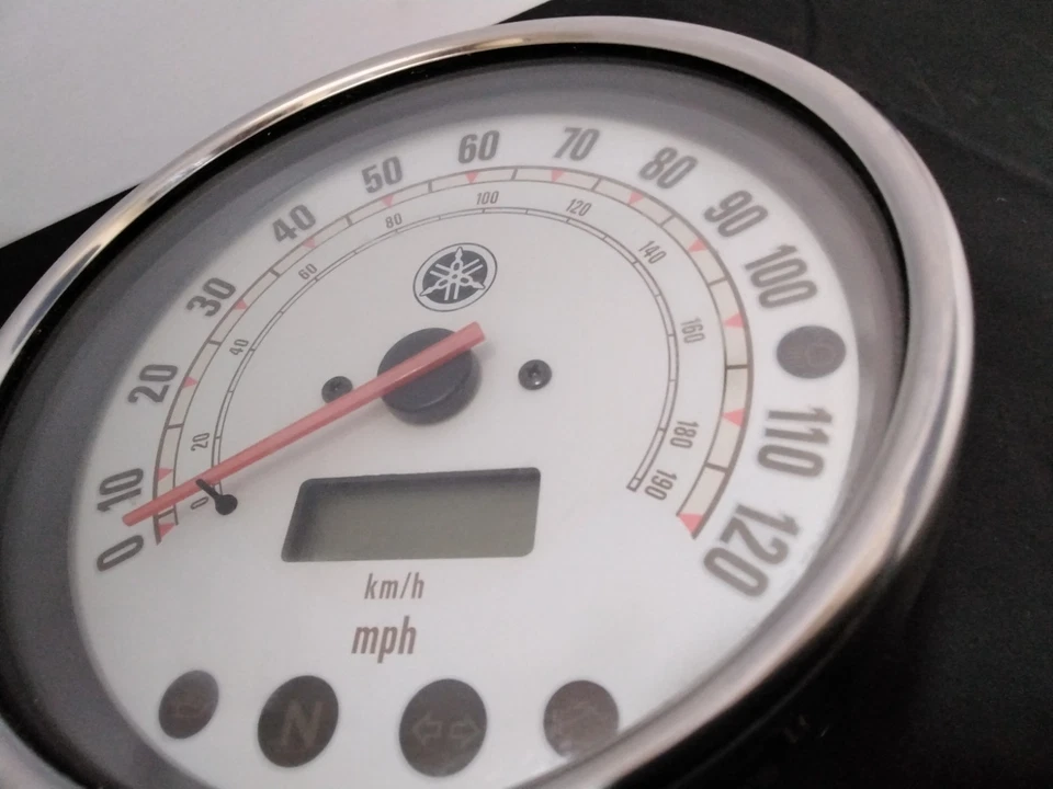 Yamaha V-Star 1100 2000-09 velocímetro funcionando odómetro 19 k millas ¡Bonito! XVS1100 Foto 2 de 4