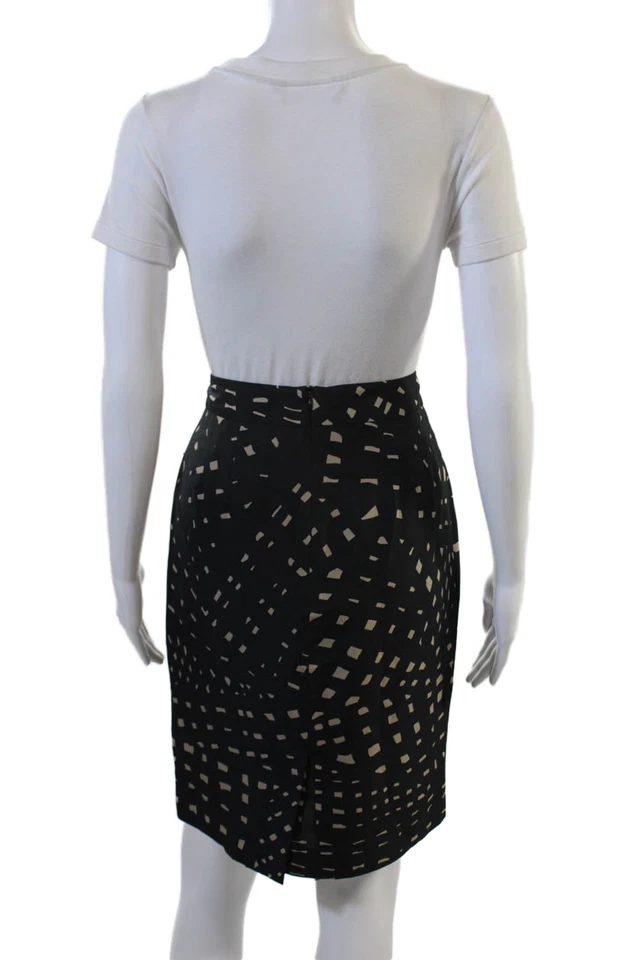 Falda recta lápiz seda geométrica hasta la rodilla negra talla 2 Trina Turk para mujer Foto 3 de 4