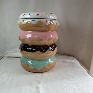 【Cupcake Cookie Jar】 クッキージャー陶器製 Bisque Cupcake Cookie Jar from Chesapeake Ceramics — Chesapeake