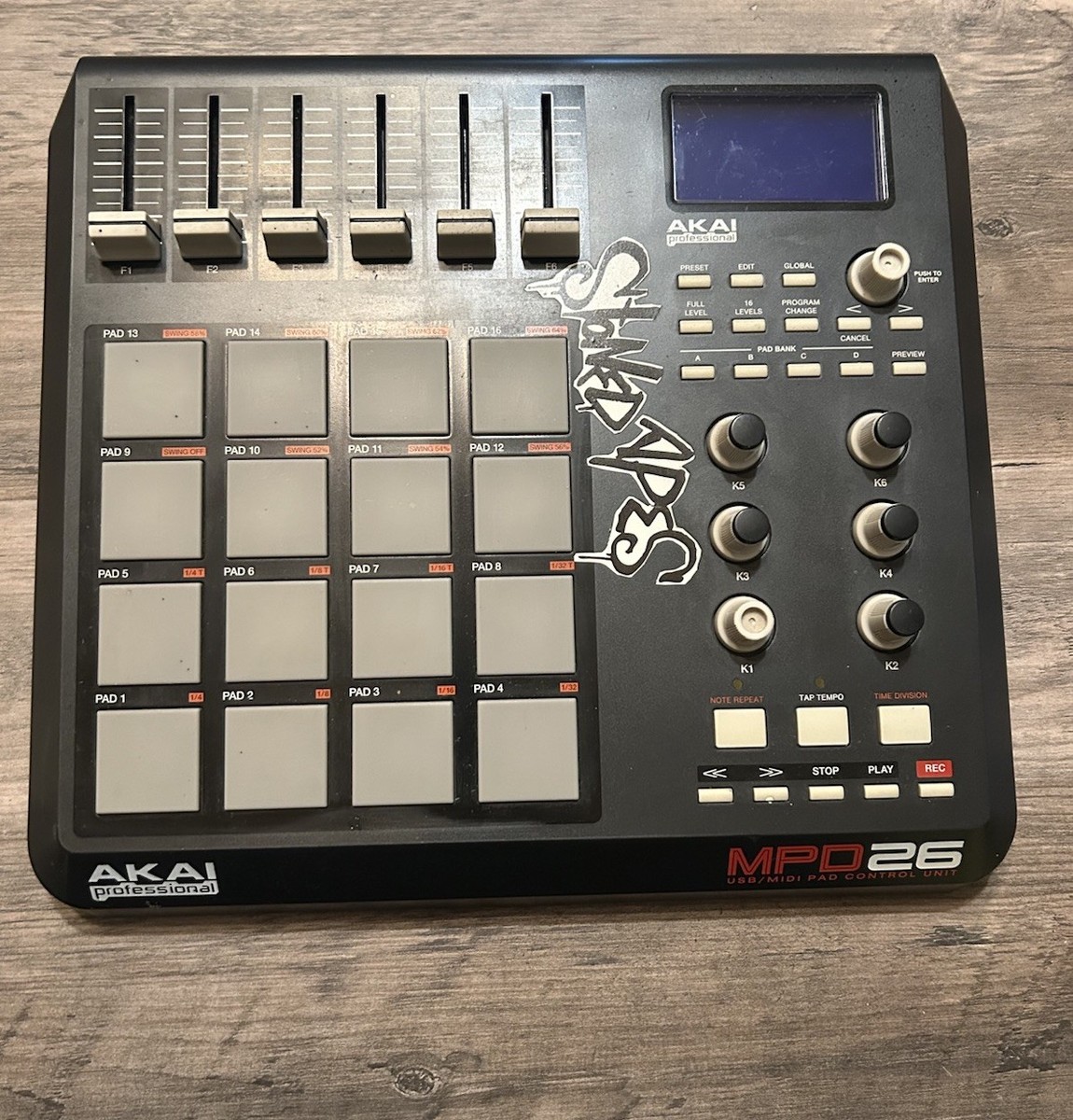 AKAI Professional MPD26 USB/MIDI Pad Control Unit Tested | eBay