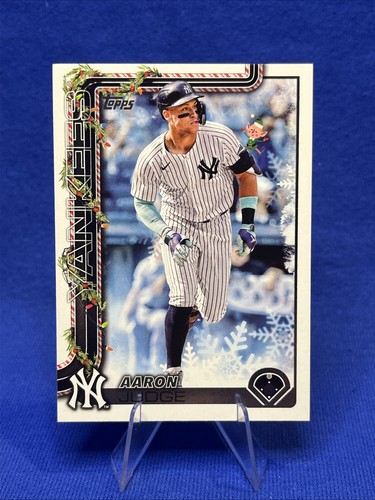 2025 Topps Holiday - Holiday Variation Aaron Judge HE-8 Hidden Elf